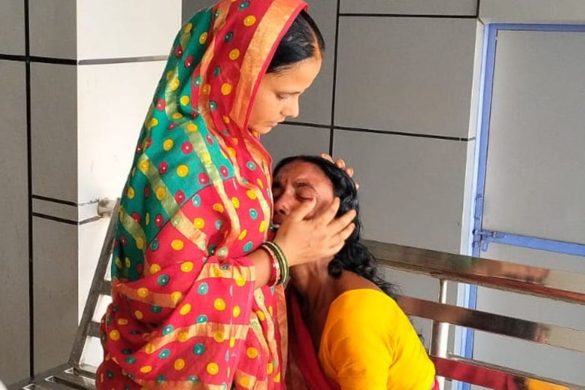 ஓட ஓட விரட்டி இளைஞர் வெட்டிக்கொலை-  நண்பர் உள்பட மூவர் தலைமறைவு