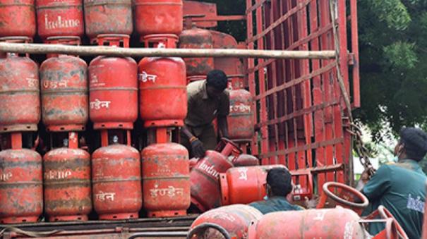 சமையல் கியாஸ்க்கு 55 சதவீதம் வரி விதிக்கிறோமா?-  தமிழக அரசு விளக்கம்