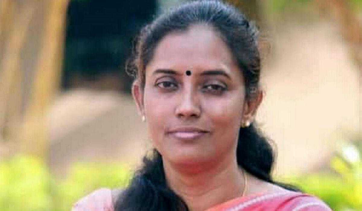 கரூர் எம்.பி ஜோதிமணிக்கு இதெல்லாம் தெரியாதா?-  வெளுத்தெடுக்கும் நெட்டிசன்கள்