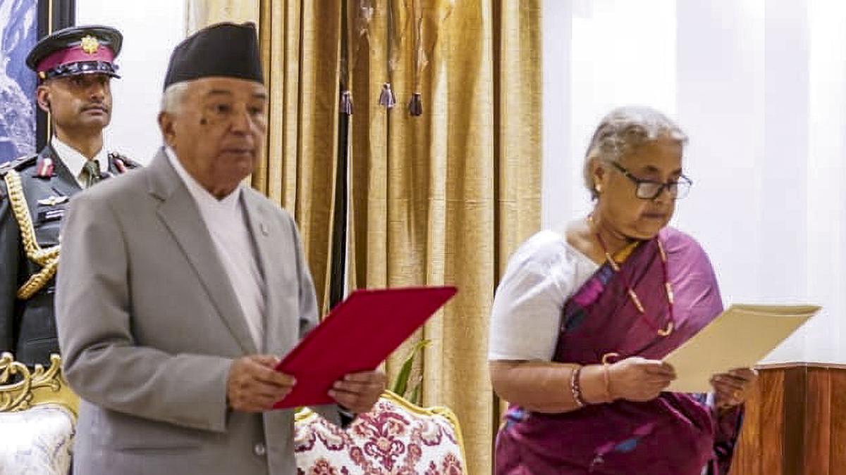 நேபாளத்தில் முதல் பெண் பிரதமர் பதவியேற்பு- இரவு நடந்த அதிரடி திருப்பம்