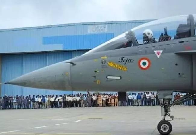 வீறு கொள்ளும் இந்திய விமானப்படை: ரூ.62,370 கோடியில் 97 தேஜஸ் போர் விமானங்கள் வாங்க முடிவு