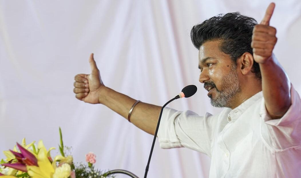 பரபரப்பு… தவெக தலைவர் விஜய் வீட்டுக்குள் புகுந்த மர்மநபரால் ஆடிப்போன பாதுகாவலர்கள்!