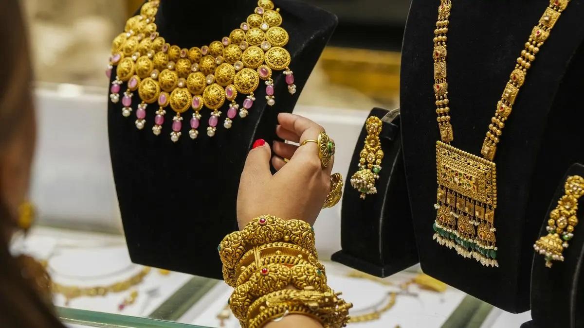 இப்படியே போனால் எப்படி? – ஒரு சவரன் தங்கம் விலை ரூ.80,040