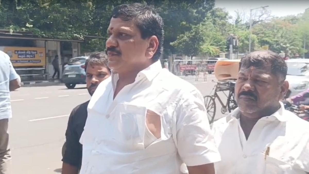 பரபரப்பு… ஏர்போர்ட் மூர்த்தி மருத்துவமனையில் அனுமதி