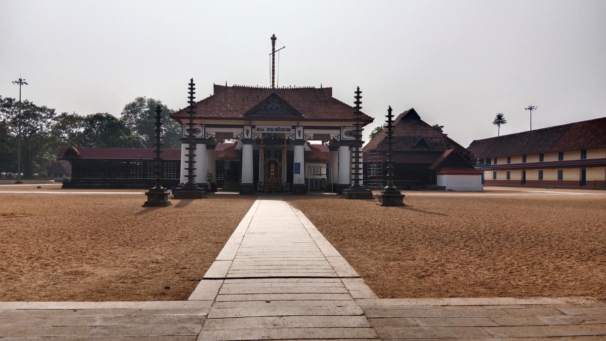 சபரிமலையை தொடர்ந்து வைக்கம் கோயிலில் 31 பவுன் தங்கம் மாயம்!