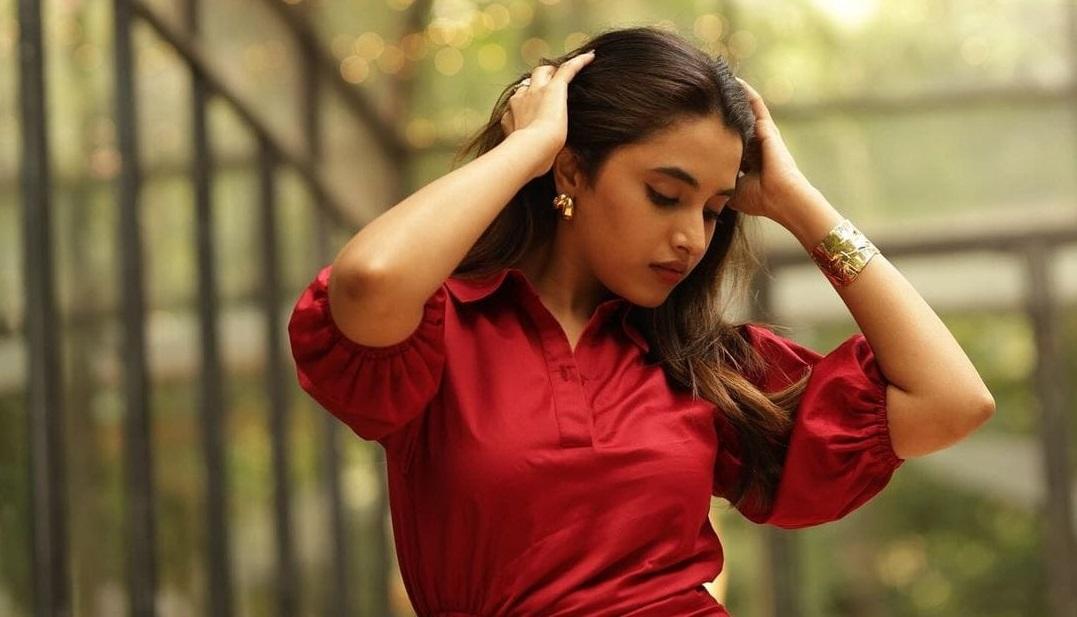 தீயாய் பரவும் நடிகை பிரியங்கா மோகனின் ஆபாச படங்கள்!