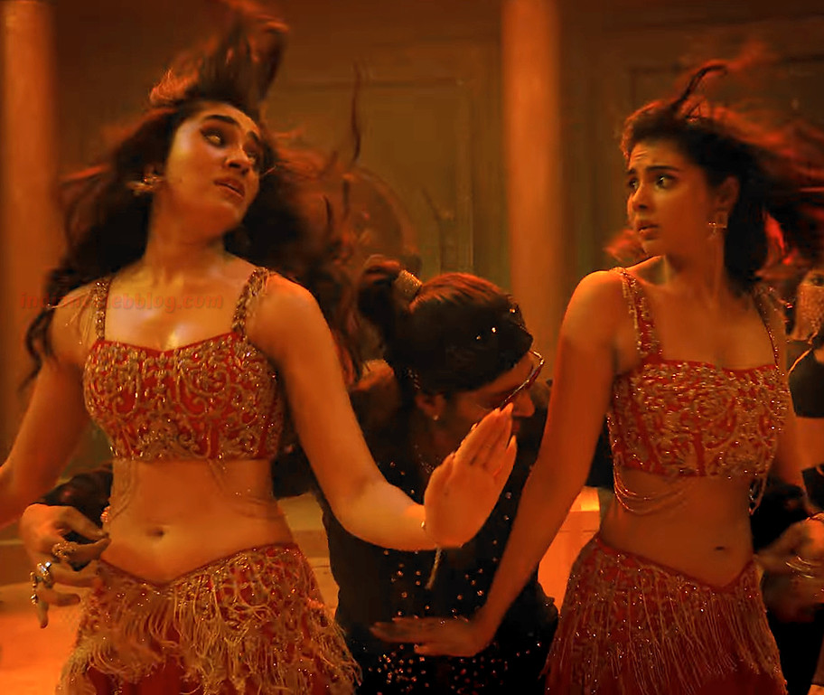 நடிகை கல்யாணி ஆடிய கவர்ச்சி குத்தாடம் – இது வேண்டாம்  என ரசிகர்கள் விமர்சனம்