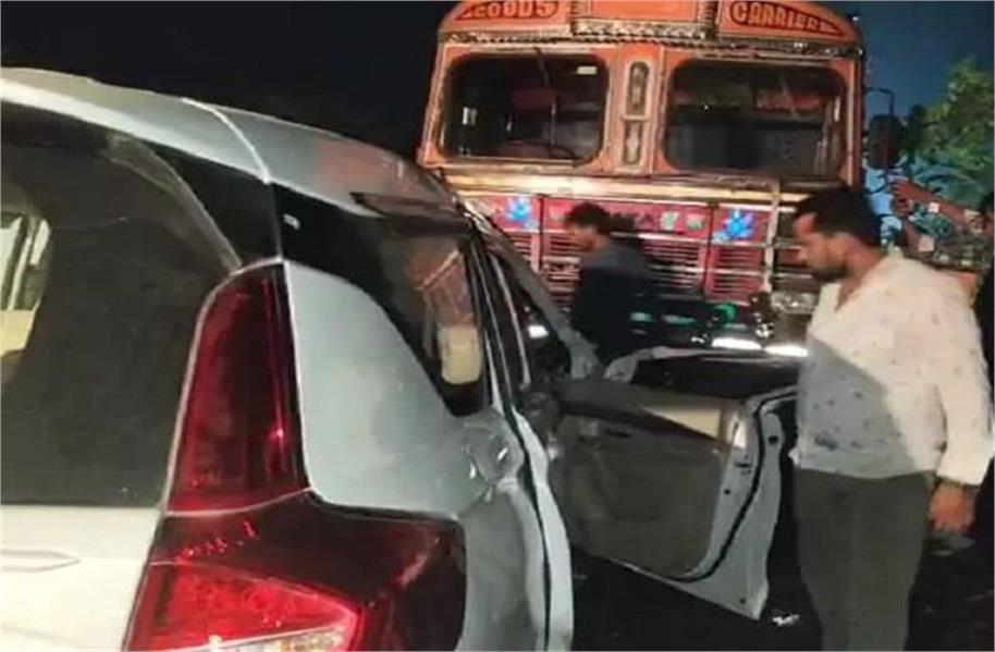 லாரி மீது கார் மோதி பயங்கர விபத்து…சம்பவ இடத்திலேயே 6 பேர் பலி!