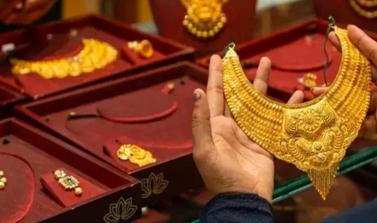 நகைப்பிரியர்கள் அதிர்ச்சி…ரூ.95 ஆயிரத்தை நெருங்கும் தங்கம் விலை!