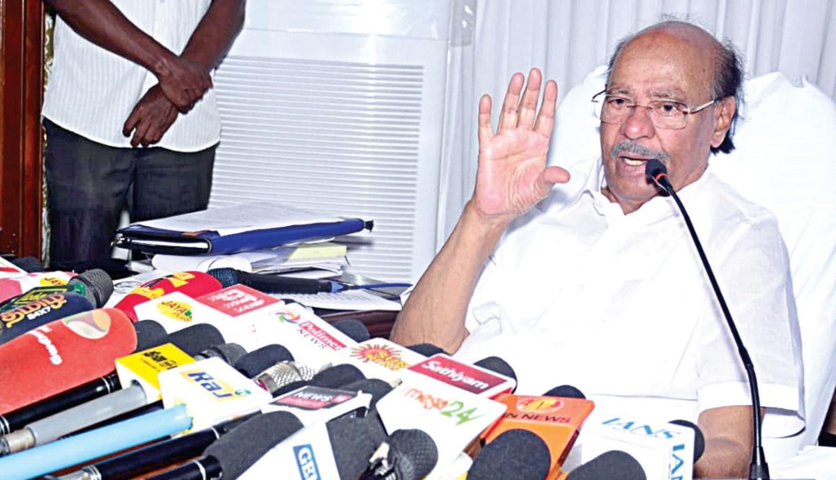 கத்தி, கபடா வைத்து அரசியல் செய்கிறார்… அன்புமணி மீது டாக்டர் ராமதாஸ் பகீர் குற்றச்சாட்டு!