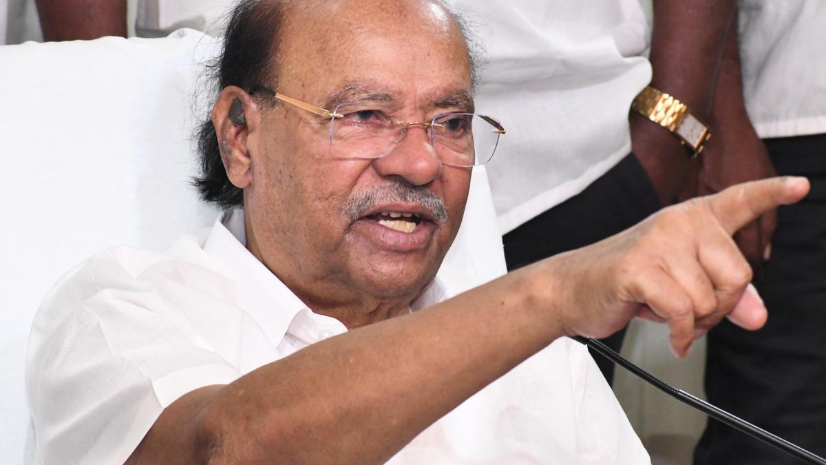 ‘அன்புமணி பணமோசடி செய்கிறார்’:டிஜிபியிடம் ராமதாஸ் பகீர் புகார்!