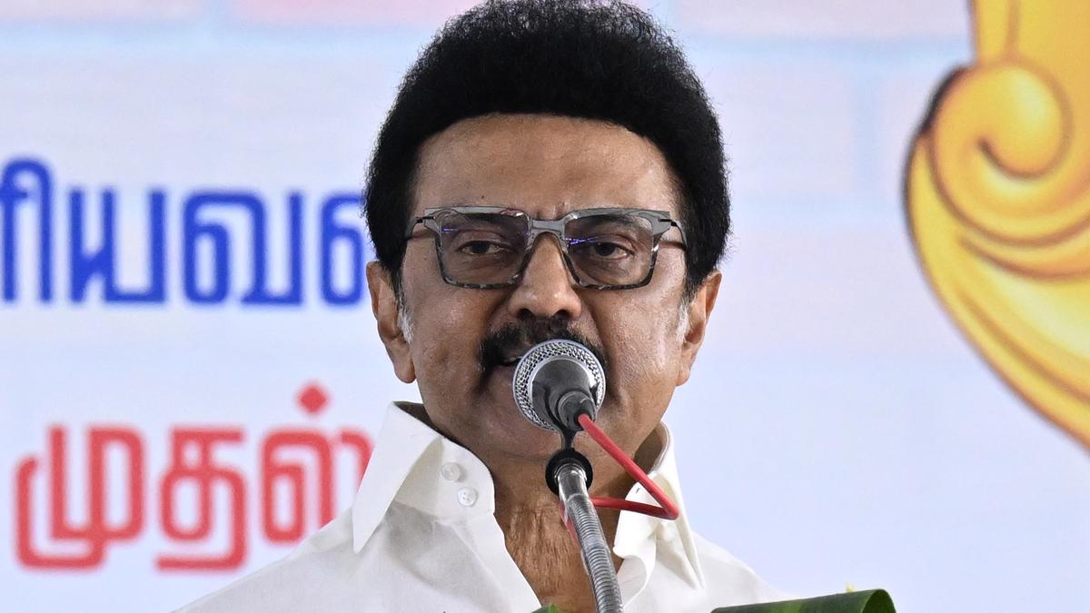 ‘இவ்வளவு குனிந்து கும்பிடும்’:இபிஎஸ்சை விளாசிய முதல்வர் மு.க.ஸ்டாலின்!