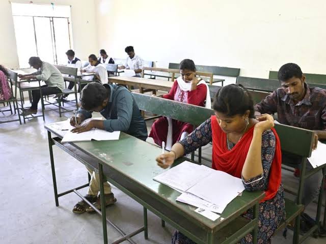 தேர்வு அட்டவணை வெளியீடு – டிஎன்பிஎஸ்சி நிர்வாகத்திற்கு தேர்வர்கள் குற்றம்சாட்டும்! கோரிக்கையும்!