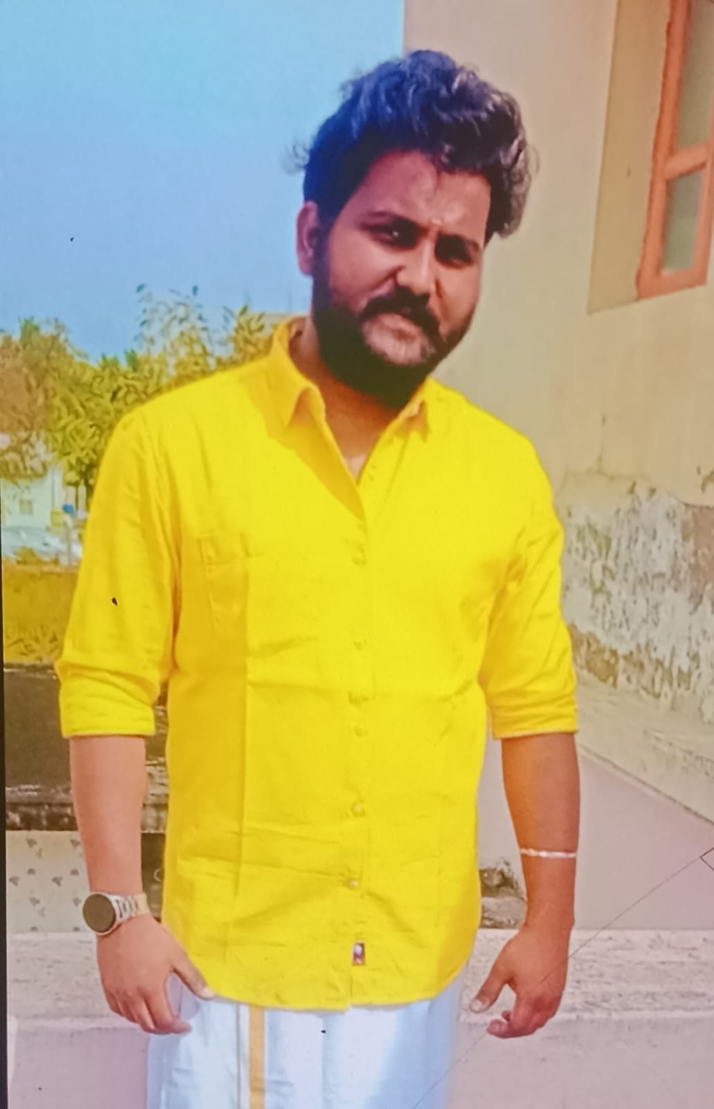 திருப்பூரில் பயங்கரம்: மனைவியுடன் கள்ளத்தொடர்பு வைத்திருந்த டெய்லர் அடித்துக் கொலை – கணவர் தலைமறைவு!