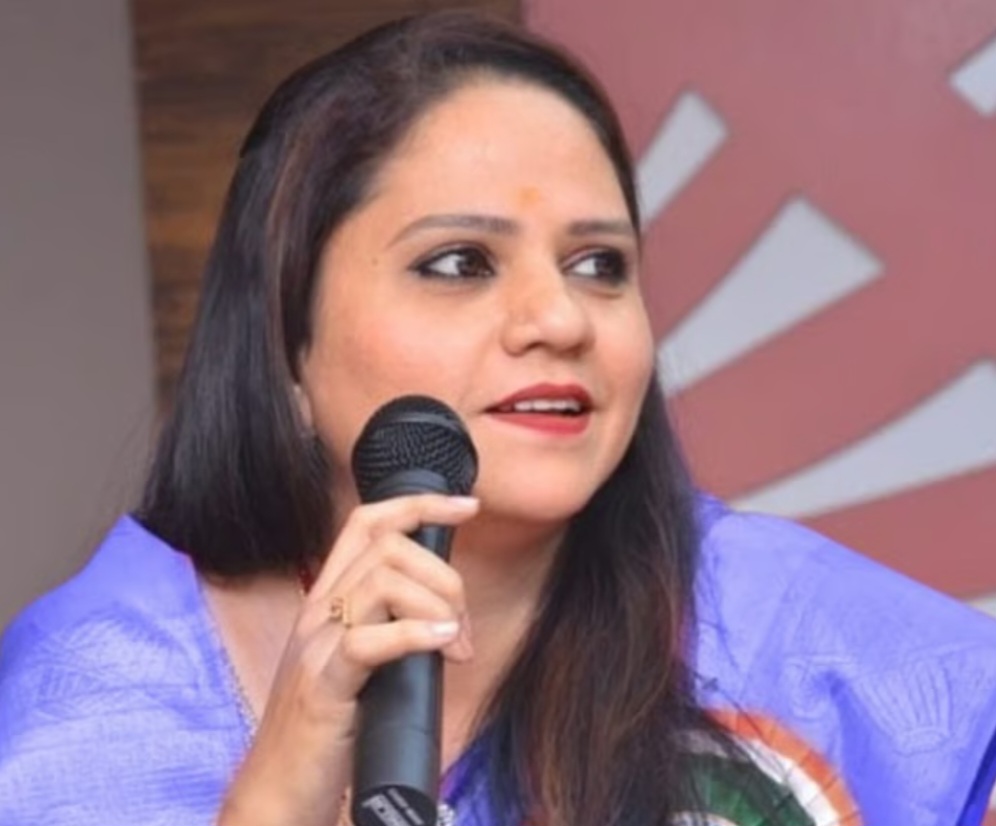 தமிழக காங்கிரஸ் மகளிர் அணித் தலைவர் அதிரடி நீக்கம்: மேலிடம் அதிரடி நடவடிக்கை!