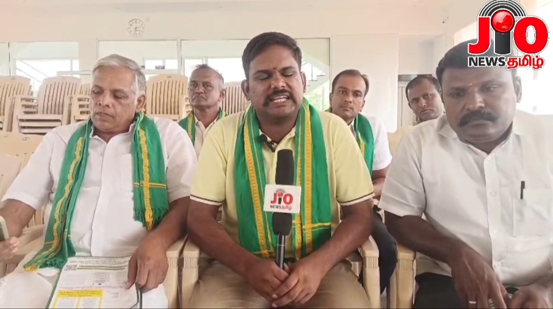 திருப்பூர் காட்டன் மார்க்கெட் வளாகத்தில் குப்பைகள் மலைபோல் தேக்கம்: நோய் தொற்று பரவும் அபாயத்தால் பொதுமக்கள் அச்சம்!